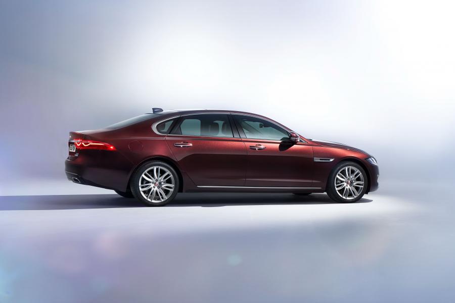  Jaguar XF L 2016 года  (фото 16 из 21)